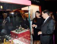 Azərbaycanın birinci xanımı Mehriban Əliyeva Müasir İncəsənət Muzeyində "Sənət inciləri" adlı sərgi ilə tanış olub (FOTO)