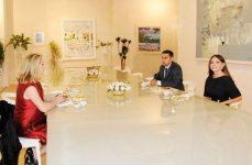 Azərbaycanın birinci xanımı Mehriban Əliyeva tanınmış fransız kinoaktrisası Katrin Denev ilə görüşüb (FOTO)