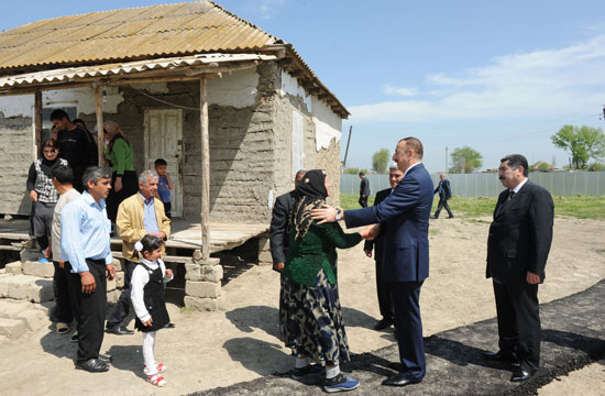 Azərbaycan Prezidenti Sabirabad sakinləri üçün tikilmiş yeni mənzillərlə tanış olub (FOTO)