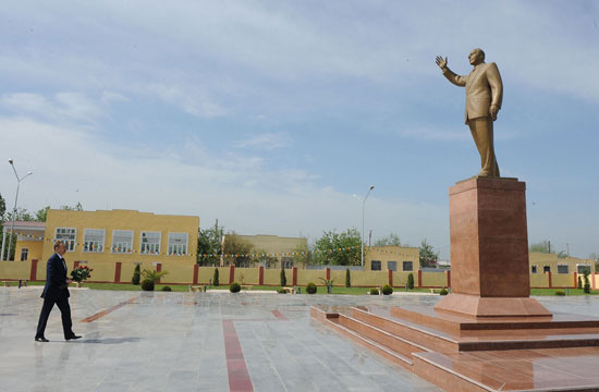 İlham Əliyev Sabirabad-Qasımbəyli-Narlıq-Qaraqaşlı avtomobil yolunun 15 kilometrlik hissəsinin yenidənqurmadan sonra açılışında iştirak edib (FOTO)