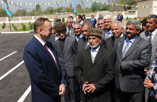 Regionların sosial-iqtisadi inkişafı Dövlət Proqramında nəzərdə tutulan bütün məsələlər həllini tapmalıdır - Prezident İlham Əliyev (FOTO)