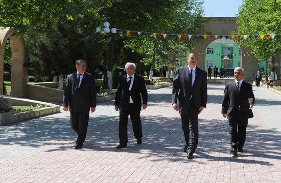 Azərbaycan Prezidenti Ağcabədinın mərkəzində salınmış Heydər Əliyev adına mədəniyyət və istirahət parkı ilə tanış olub (FOTO)