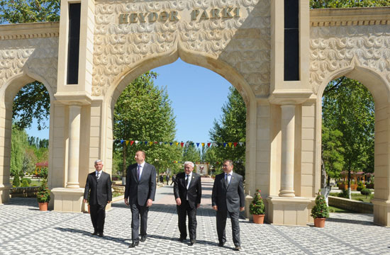 Azərbaycan Prezidenti Ağcabədinın mərkəzində salınmış Heydər Əliyev adına mədəniyyət və istirahət parkı ilə tanış olub (FOTO)