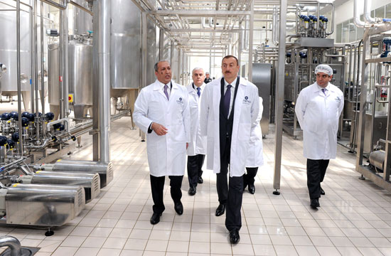 İlham Əliyev Ağcabədi rayonunda "Atena" süd məhsulları kombinatının açılışında iştirak edib (FOTO)