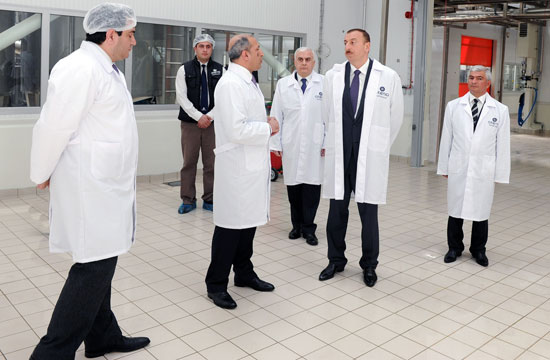 İlham Əliyev Ağcabədi rayonunda "Atena" süd məhsulları kombinatının açılışında iştirak edib (FOTO)
