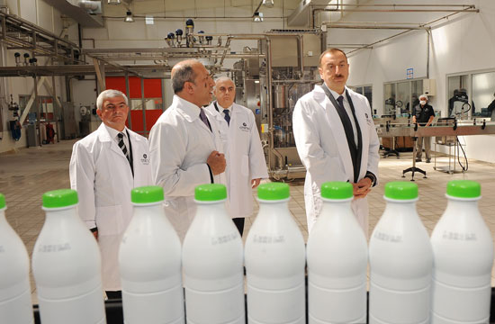 İlham Əliyev Ağcabədi rayonunda "Atena" süd məhsulları kombinatının açılışında iştirak edib (FOTO)
