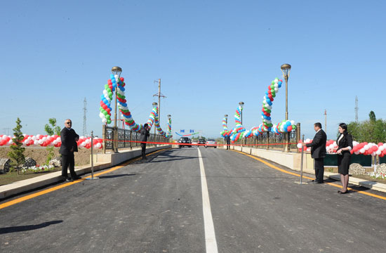 Azərbaycan Prezidenti Ağcabədi-Qaradolaq-Kəbirli avtomobil yolunun 24,5 kilometrlik hissəsinin yenidənqurmadan sonra açılışında iştirak edib (FOTO)