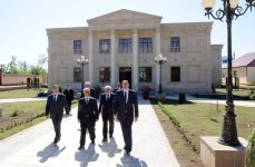 İlham Əliyev Ağcabədidə əsaslı təmirdən sonra istifadəyə verilən mədəniyyət evi ilə tanış olub (FOTO)