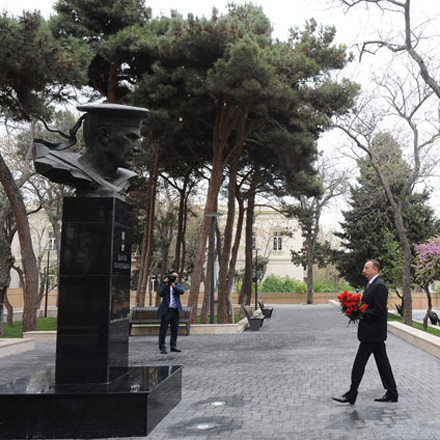 Azərbaycan Prezidenti Sovet İttifaqı Qəhrəmanı Qafur Məmmədovun adını daşıyan parkda olub (FOTO)