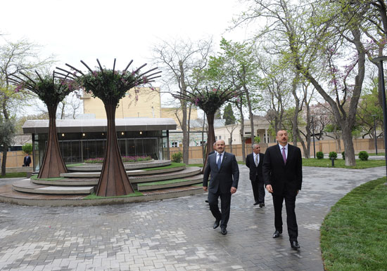 Azərbaycan Prezidenti Sovet İttifaqı Qəhrəmanı Qafur Məmmədovun adını daşıyan parkda olub (FOTO)