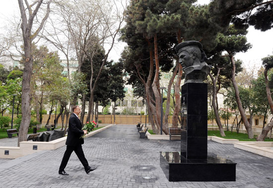 Azərbaycan Prezidenti Sovet İttifaqı Qəhrəmanı Qafur Məmmədovun adını daşıyan parkda olub (FOTO)