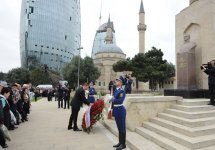 Azərbaycan Prezidenti 9 May Qələbə bayramı münasibətilə keçirilən təntənəli mərasimdə iştirak edib (ƏLAVƏ OLUNUB) (FOTO)