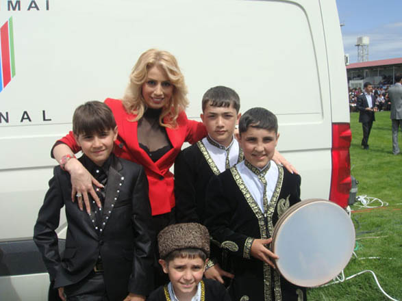 Azərbaycanın populyar estrada müğənniləri döyüş bölgəsində (FOTO)