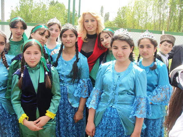 Azərbaycanın populyar estrada müğənniləri döyüş bölgəsində (FOTO)