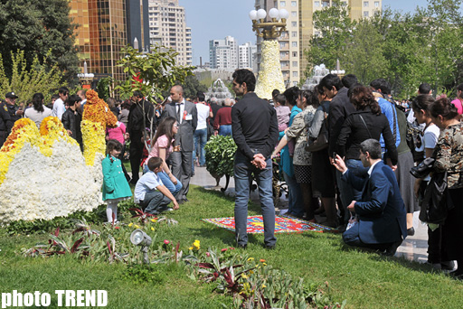 Bakıda Gül bayramı (FOTO)