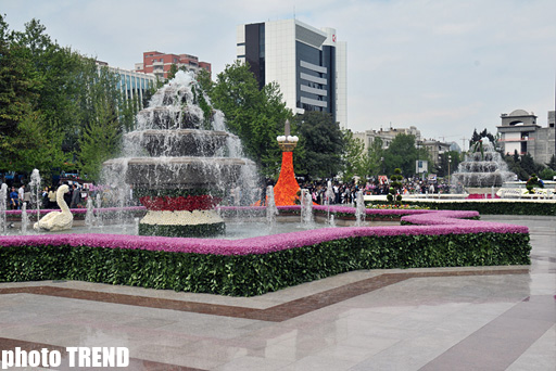 Bakıda Gül bayramı (FOTO)