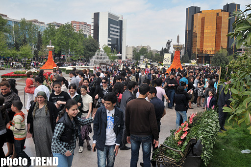 Bakıda Gül bayramı (FOTO)