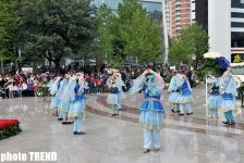 Bakıda Gül bayramı (FOTO)