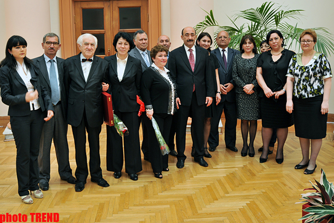Fəxri adlara layiq görülmüş mədəniyyət və incəsənət xadimləri orden və medallarla təltif ediliblər (FOTO)