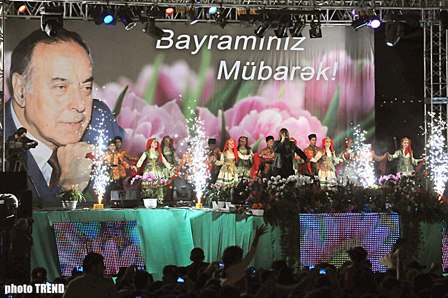 Milli parkda bayram konserti və möhtəşəm atəşfəşanlıq - FOTOSESSİYA