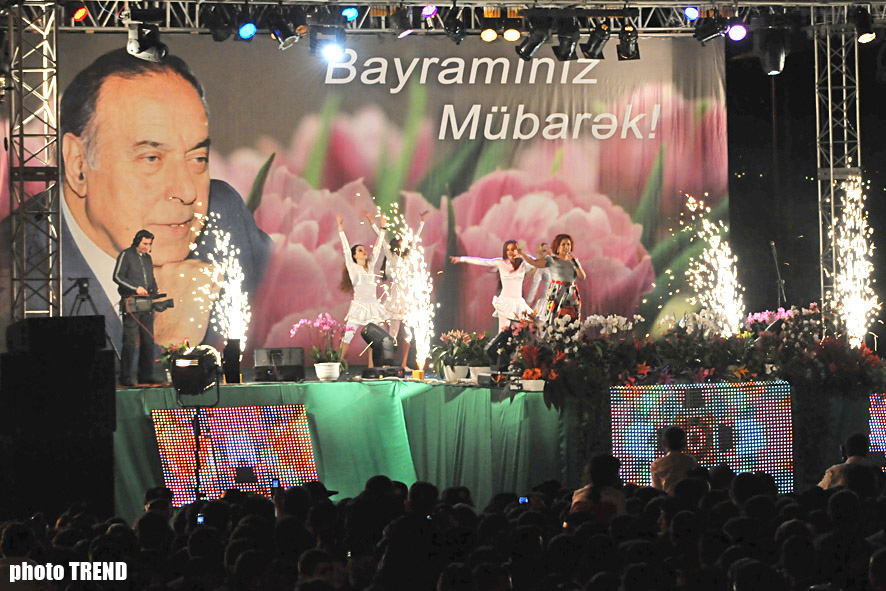 Milli parkda bayram konserti və möhtəşəm atəşfəşanlıq - FOTOSESSİYA