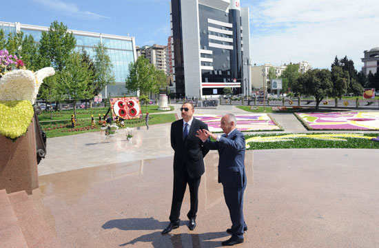 Azərbaycan Prezidenti və xanımı Gül bayramında olublar (FOTO)