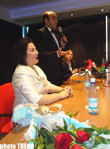 Əməkdar artist Aybəniz Haşımovadan "SOS" (FOTO)