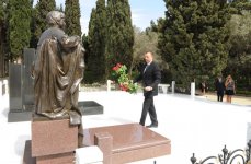 Azərbaycan Prezidenti və xanımı ümummilli lider Heydər Əliyevin məzarını ziyarət ediblər (ƏLAVƏ OLUNUB) (FOTO)