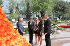 Azərbaycan Prezidenti və xanımı Gül bayramında olublar (FOTO)