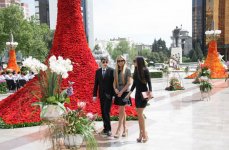 Azərbaycan Prezidenti və xanımı Gül bayramında olublar (FOTO)