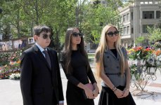 Azərbaycan Prezidenti və xanımı Gül bayramında olublar (FOTO)