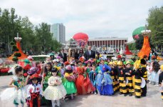 Azərbaycan Prezidenti və xanımı Gül bayramında olublar (FOTO)