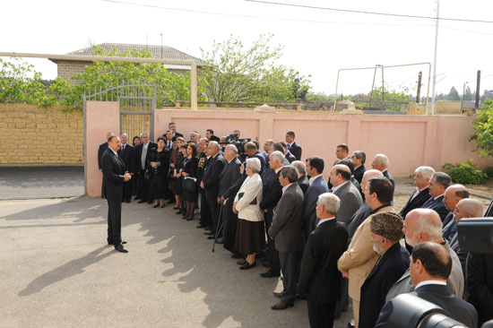 Prezident İlham Əliyev: Elə etməliyik ki, Bakıətrafı qəsəbələr də öz müasirliyi, gözəlliyi, təmizliyi ilə seçilsin (ƏLAVƏ OLUNUB) (FOTO)