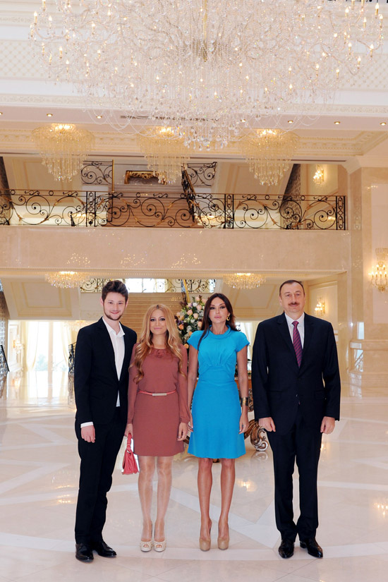 Prezident İlham Əliyev və xanımı "Eurovision-2011" mahnı müsabiqəsində qələbə qazanmış Azərbaycan nümayəndələrini qəbul edib (ƏLAVƏ OLUNUB) (FOTO)