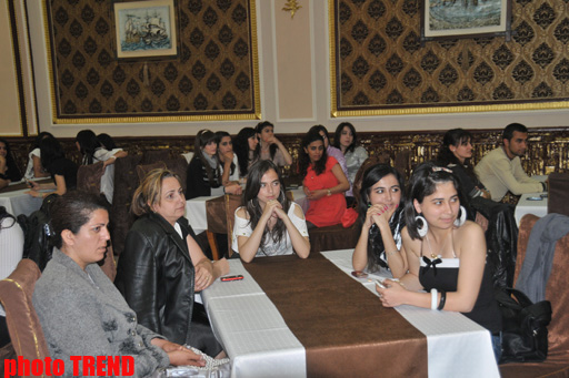 Şok! Müğənni Sevda Yahyayeva öz tədbirində fanatını ölümün pəncəsindən xilas etdi (FOTO)