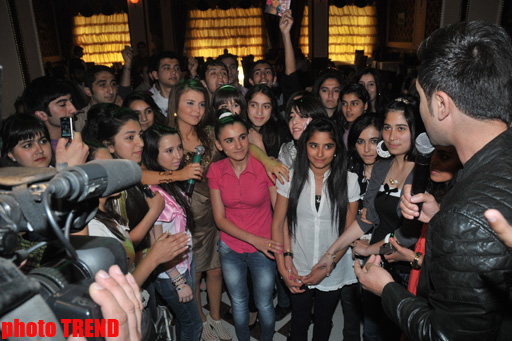Şok! Müğənni Sevda Yahyayeva öz tədbirində fanatını ölümün pəncəsindən xilas etdi (FOTO)