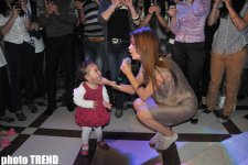 Şok! Müğənni Sevda Yahyayeva öz tədbirində fanatını ölümün pəncəsindən xilas etdi (FOTO)