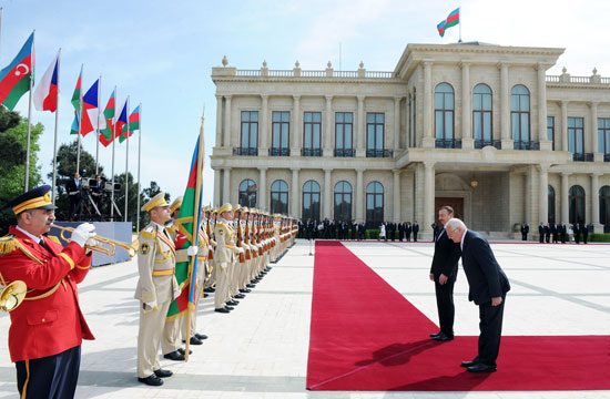 Çexiya Prezidenti Vatslav Klausun rəsmi qarşılanma mərasimi olub (FOTO)