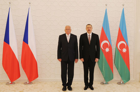 Çexiya Prezidenti Vatslav Klausun rəsmi qarşılanma mərasimi olub (FOTO)