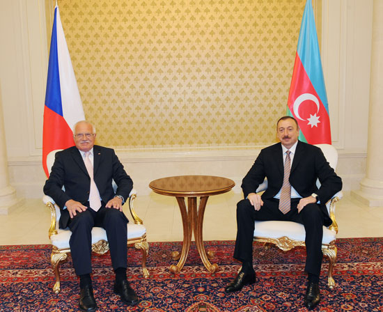 Azərbaycan və Çexiya prezidentlərinin təkbətək görüşü keçirilib (FOTO)