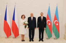 Çexiya Prezidenti Vatslav Klausun rəsmi qarşılanma mərasimi olub (FOTO)