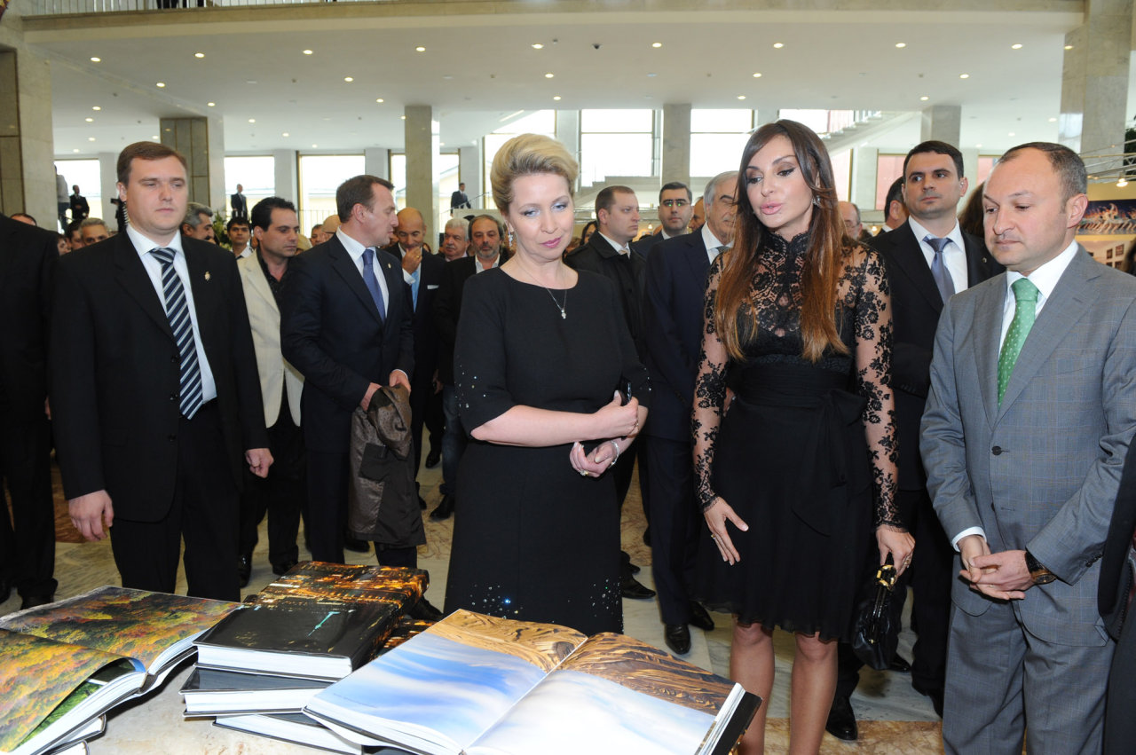 Azərbaycan və Rusiyanın birinci xanımları görüşüblər (FOTO)