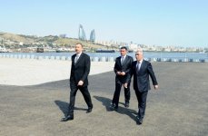 Azərbaycan Prezidenti Dövlət Bayrağı Meydanının ətrafında həyata keçirilən abadlıq işləri ilə tanış olub (FOTO)