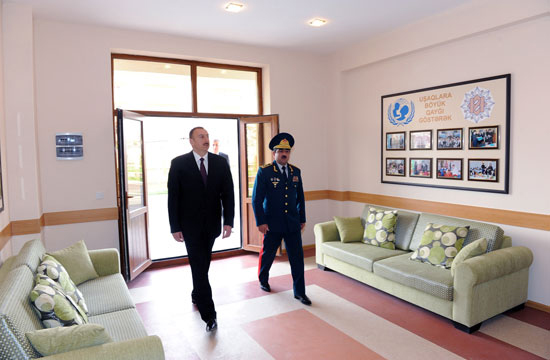 Azərbaycan Prezidenti DSX əməkdaşları üçün inşa edilmiş yeni yaşayış kompleksinin açılışında iştirak edib (FOTO)