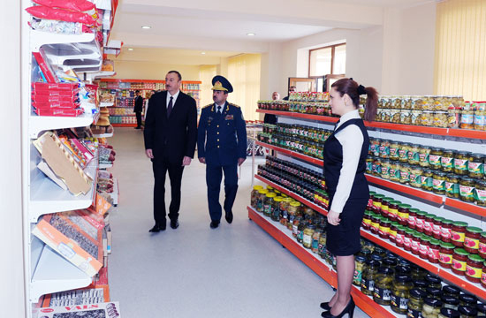 Azərbaycan Prezidenti DSX əməkdaşları üçün inşa edilmiş yeni yaşayış kompleksinin açılışında iştirak edib (FOTO)