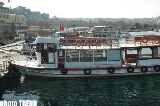 Sehrli İstanbul! Gəmi gəzintisi ilə Fatih Sultan Mehmet körpüsünün altından görünən meqapolis (FOTO)