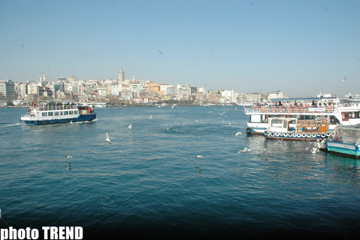 Sehrli İstanbul! Gəmi gəzintisi ilə Fatih Sultan Mehmet körpüsünün altından görünən meqapolis (FOTO)