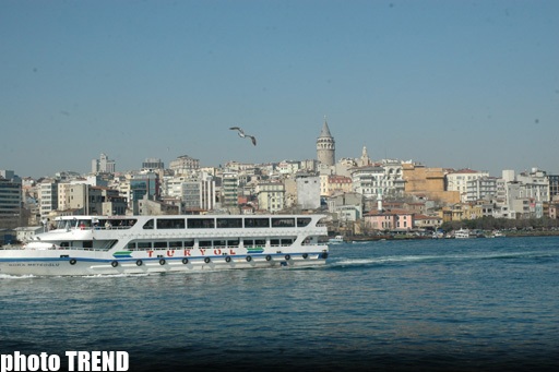 Sehrli İstanbul! Gəmi gəzintisi ilə Fatih Sultan Mehmet körpüsünün altından görünən meqapolis (FOTO)