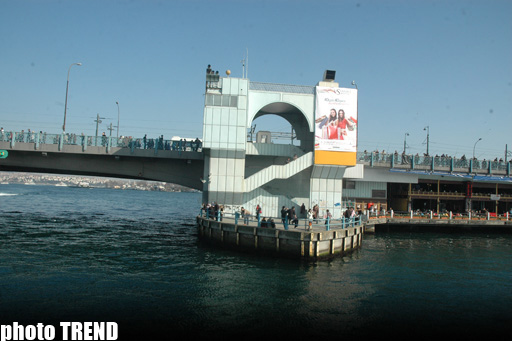 Sehrli İstanbul! Gəmi gəzintisi ilə Fatih Sultan Mehmet körpüsünün altından görünən meqapolis (FOTO)