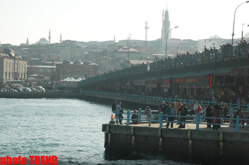 Sehrli İstanbul! Gəmi gəzintisi ilə Fatih Sultan Mehmet körpüsünün altından görünən meqapolis (FOTO)